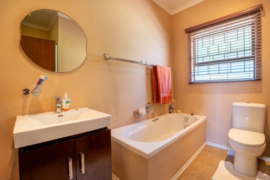 5 Bedroom Property for Sale in Lyndoch Western Cape